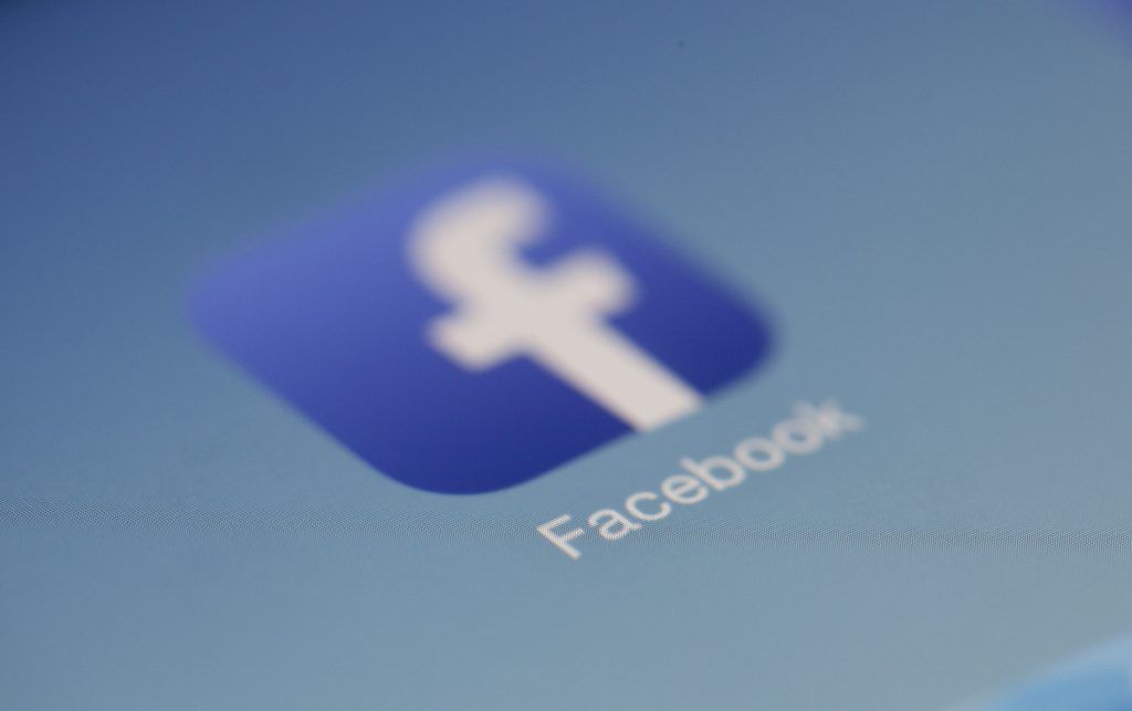 Cómo saber si tus contactos del móvil han sido espiados por Facebook